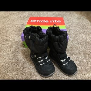 Stride Rite 6W Made 2 Play Sneaker Boots